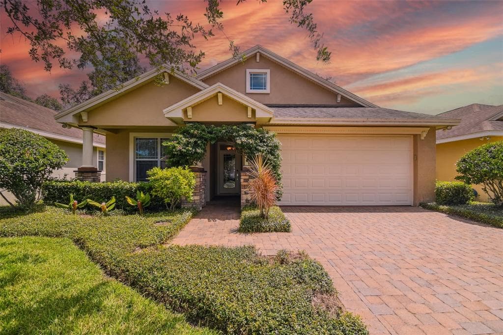 912 OAK STONE DRIVE