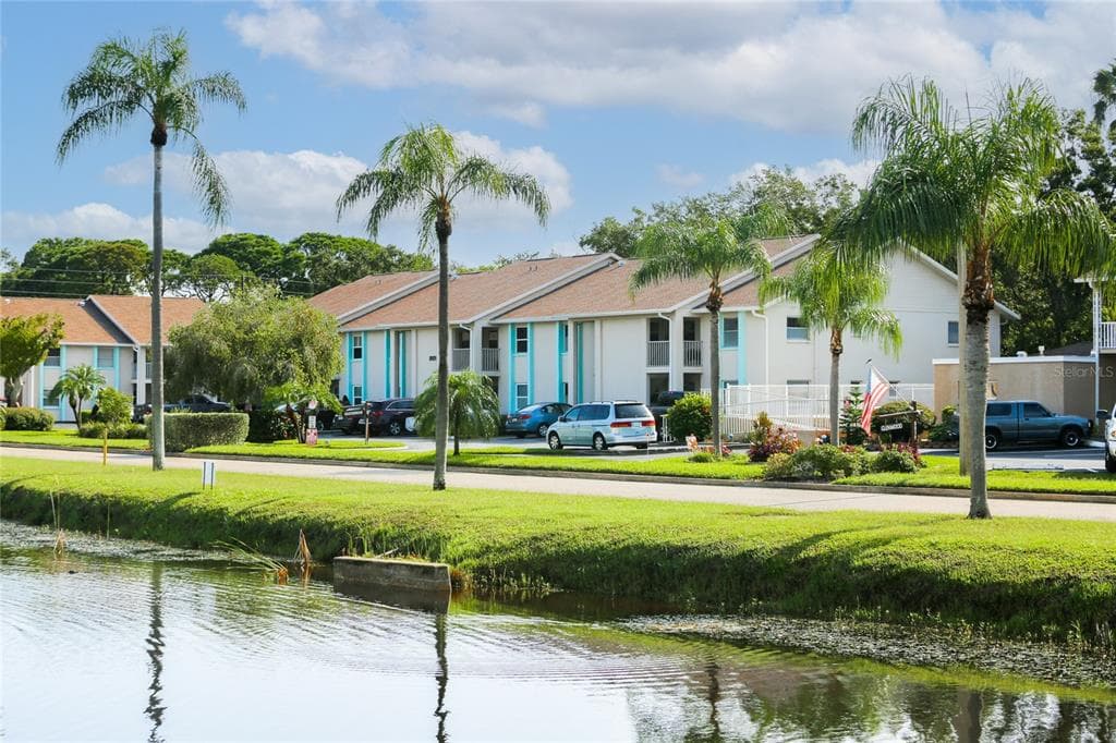 8101 HEATHERWOOD DRIVE UNIT 105 SEMINOLE, FL 33777