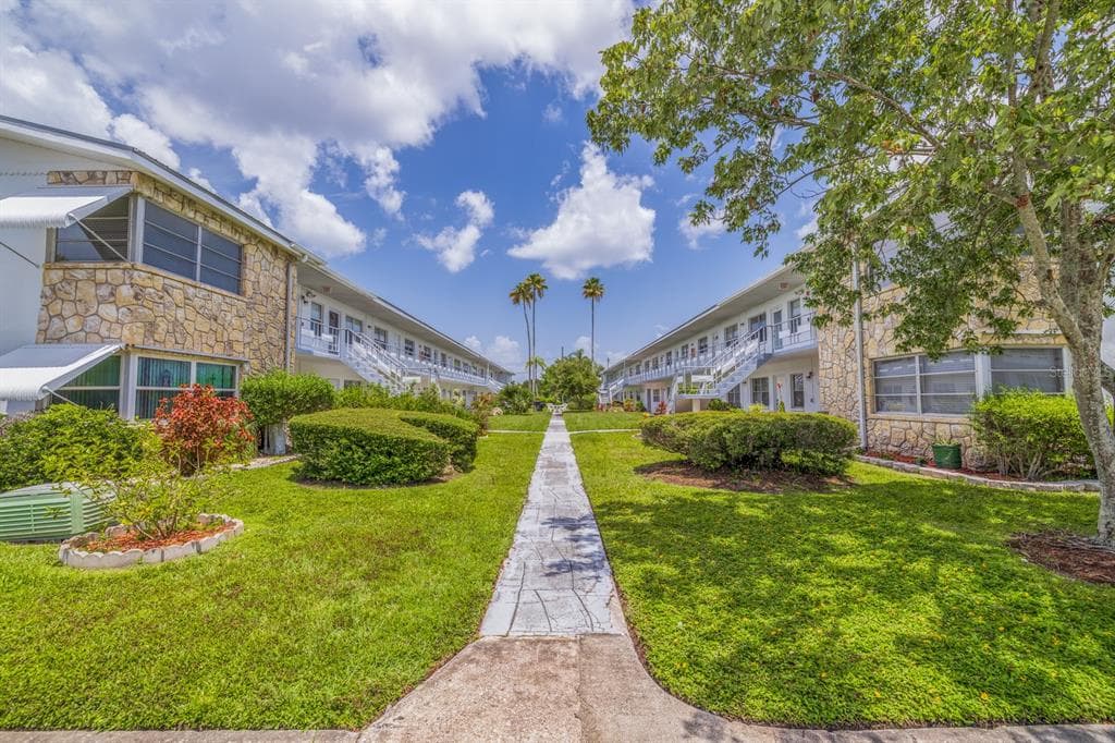 5915 18TH STREET N UNIT 7 ST PETERSBURG, FL 33714