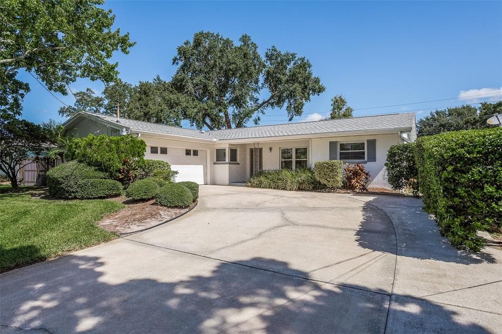 2262 CURTIS DRIVE N CLEARWATER, FL 33764