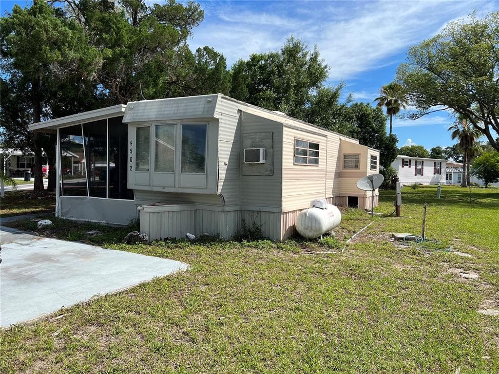 9502 BLACK BEAR DRIVE WEEKI WACHEE, FL 34613