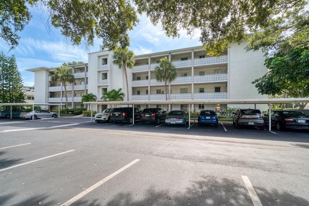 1524 LAKEVIEW ROAD UNIT 202 CLEARWATER, FL 33756