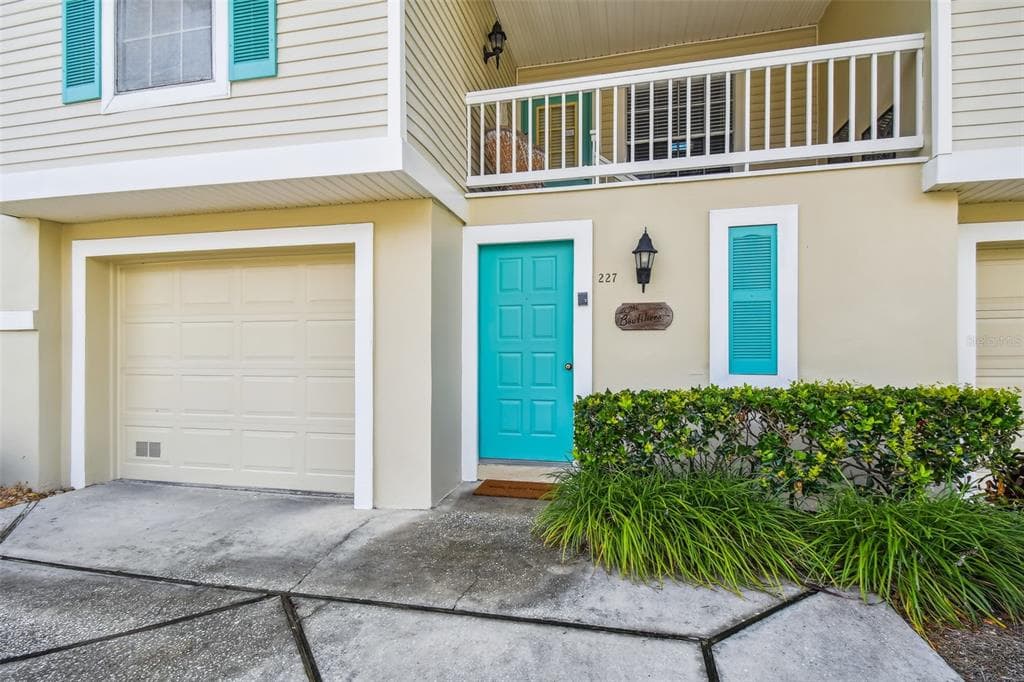 227 SUN VISTA COURT N UNIT 76 TREASURE ISLAND, FL 33706