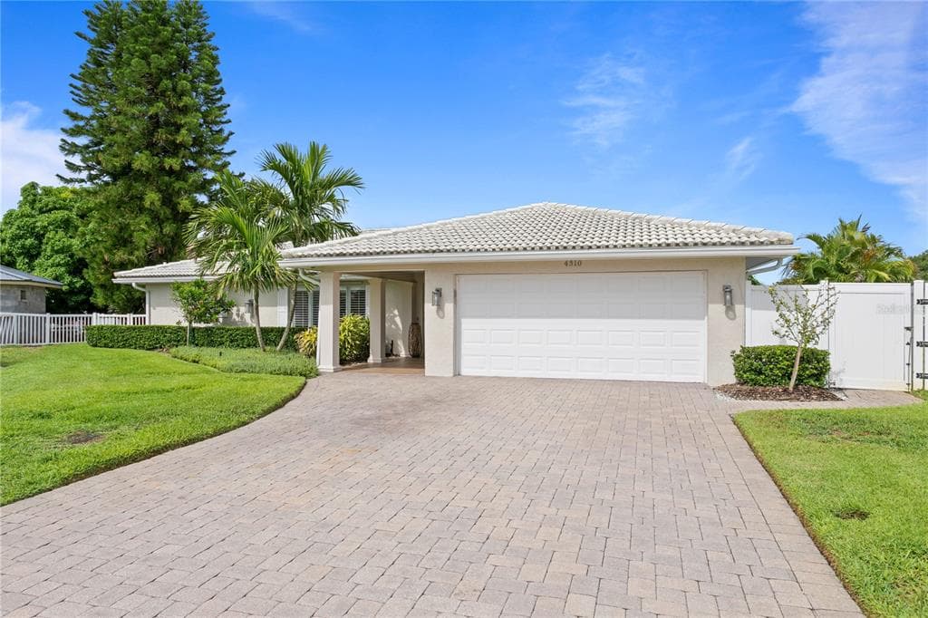 4310 40TH STREET S ST PETERSBURG, FL 33711