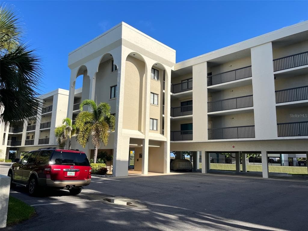 3200 GULF BOULEVARD UNIT 204 ST PETE BEACH, FL 33706