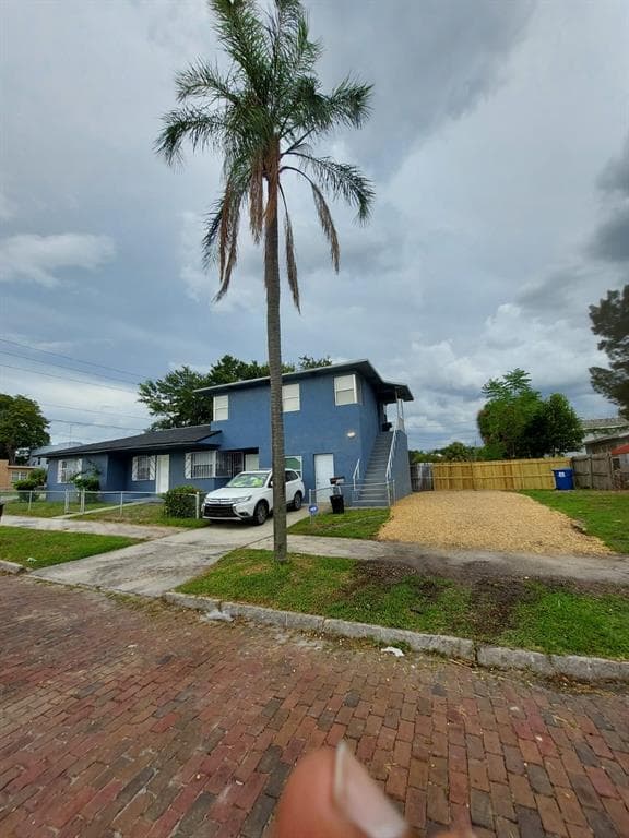 895 19TH AVENUE S ST PETERSBURG, FL 33705