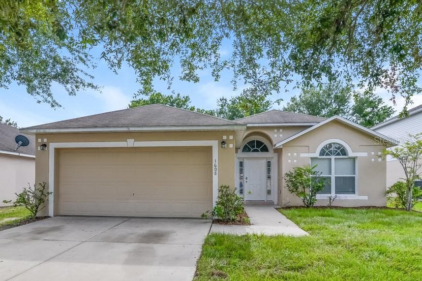 1608 STERNS DRIVE LEESBURG, FL 34748