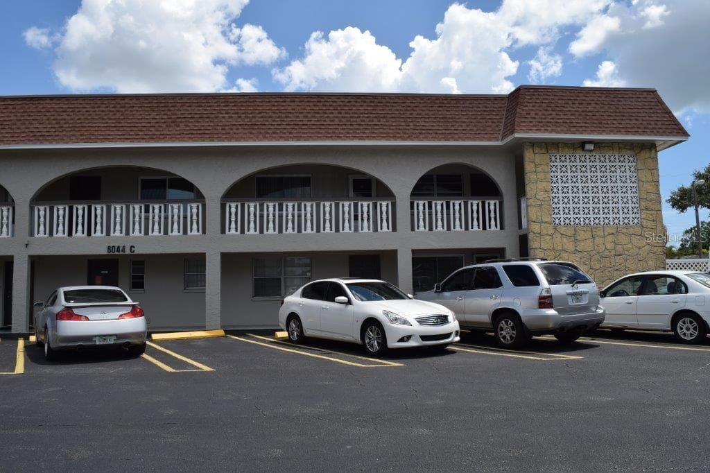 6044 22ND AVENUE N UNIT 8 ST PETERSBURG, FL 33710