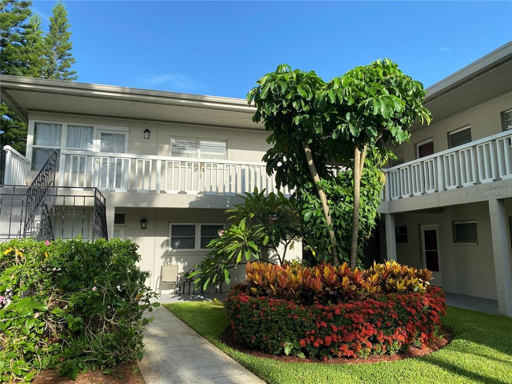 800 71ST AVENUE N UNIT 10 ST PETERSBURG, FL 33702