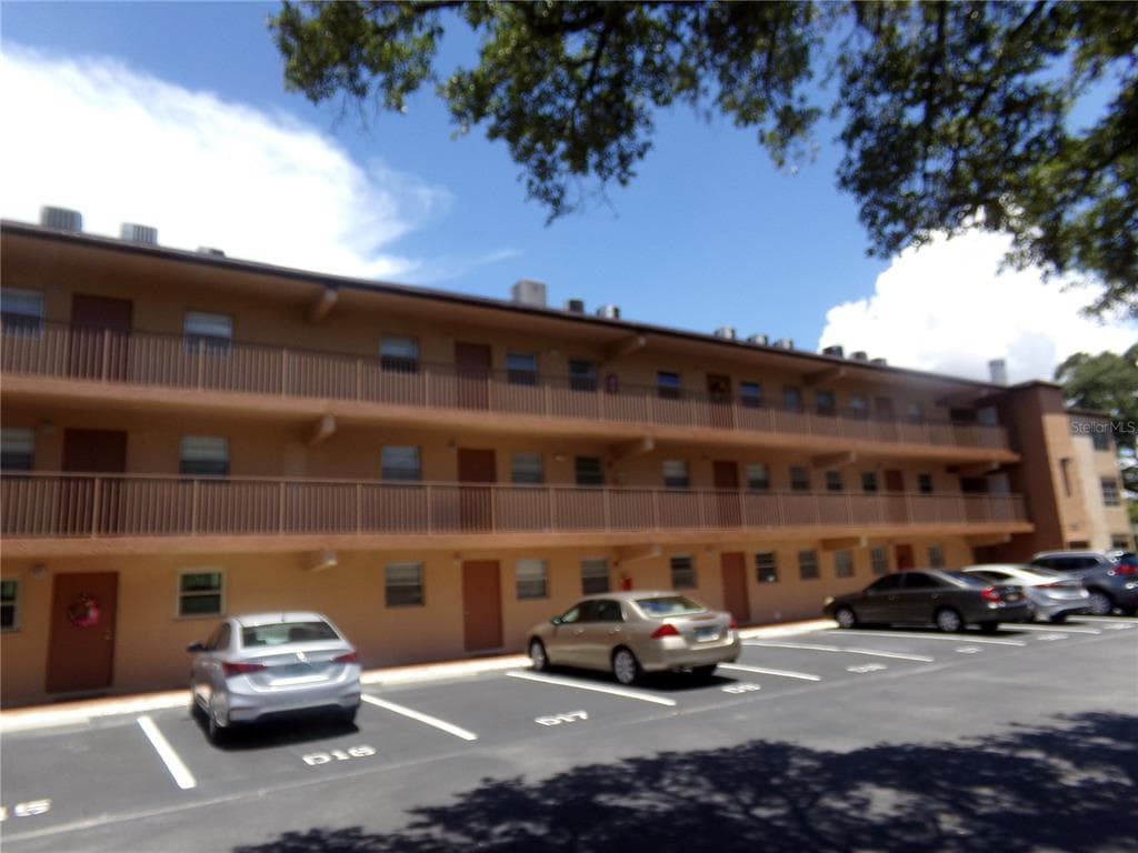 4600 98TH WAY N UNIT 102 ST PETERSBURG, FL 33708