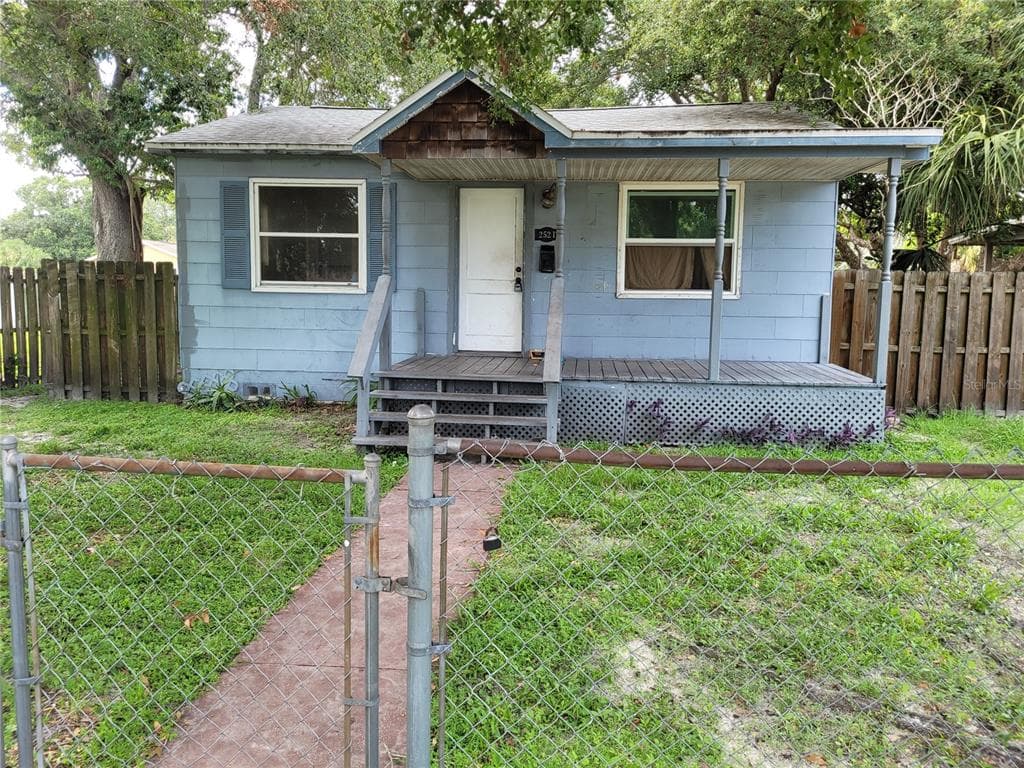 2521 32ND AVENUE N ST PETERSBURG, FL 33713