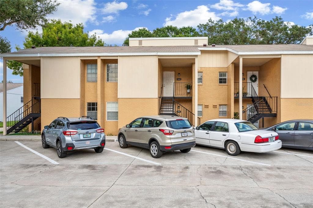3812 N OAK DRIVE UNIT M22 TAMPA, FL 33611