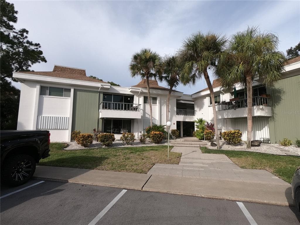 311 ISLAND WAY UNIT 203 CLEARWATER BEACH, FL 33767
