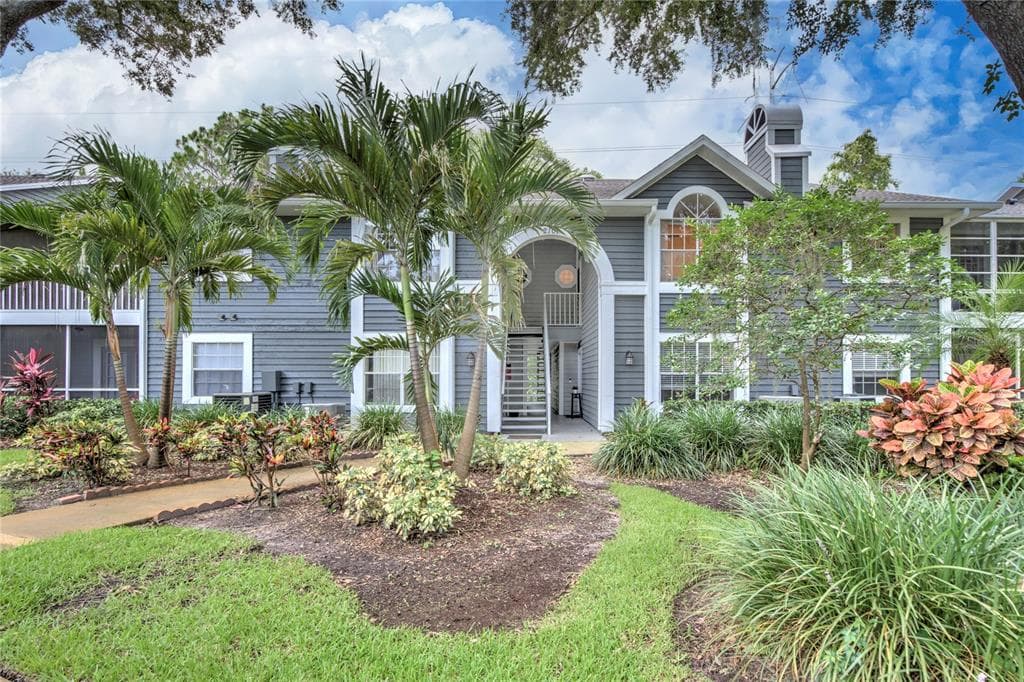 2101 FOX CHASE BOULEVARD UNIT 203 PALM HARBOR, FL 34683
