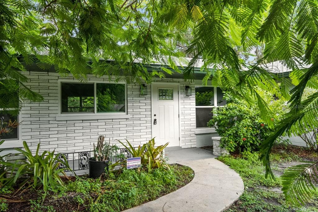 4800 REMINGTON DRIVE SARASOTA, FL 34234