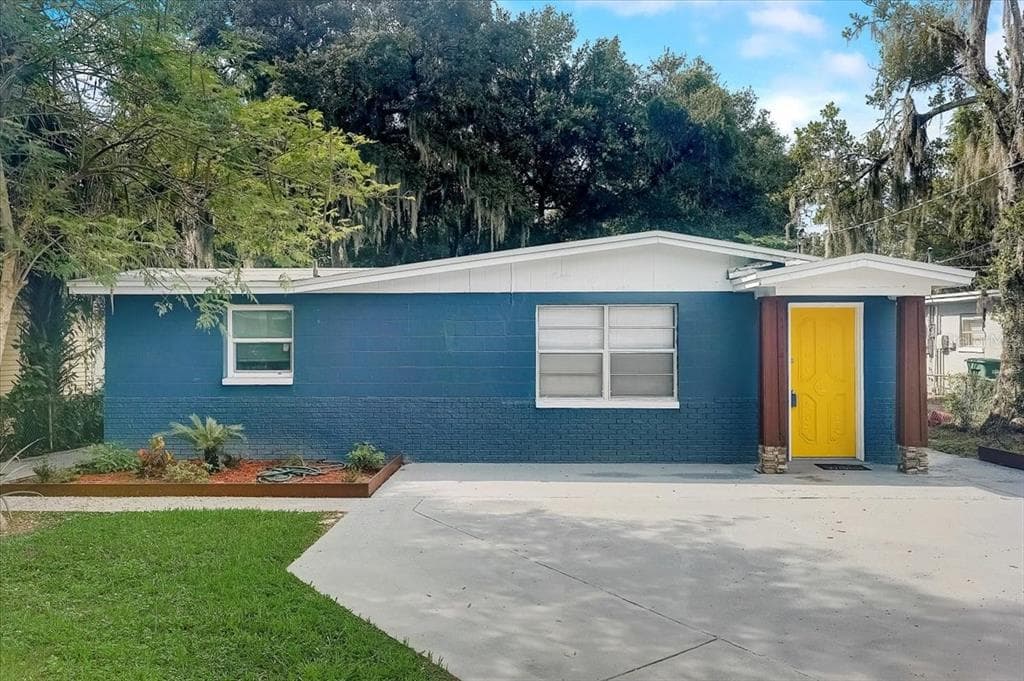 3613 E HENRY AVENUE TAMPA, FL 33610