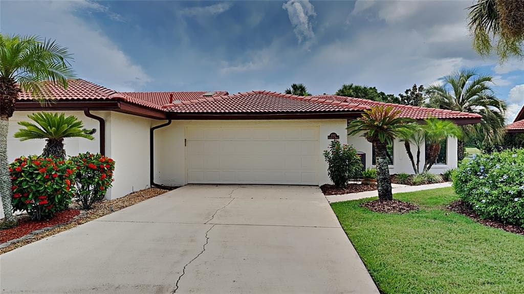 2712 CLUBHOUSE DRIVE LAKE WALES, FL 33898