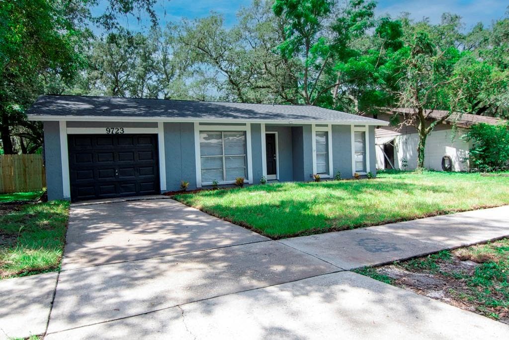 9723 HIDDEN OAKS CIRCLE TAMPA, FL 33612