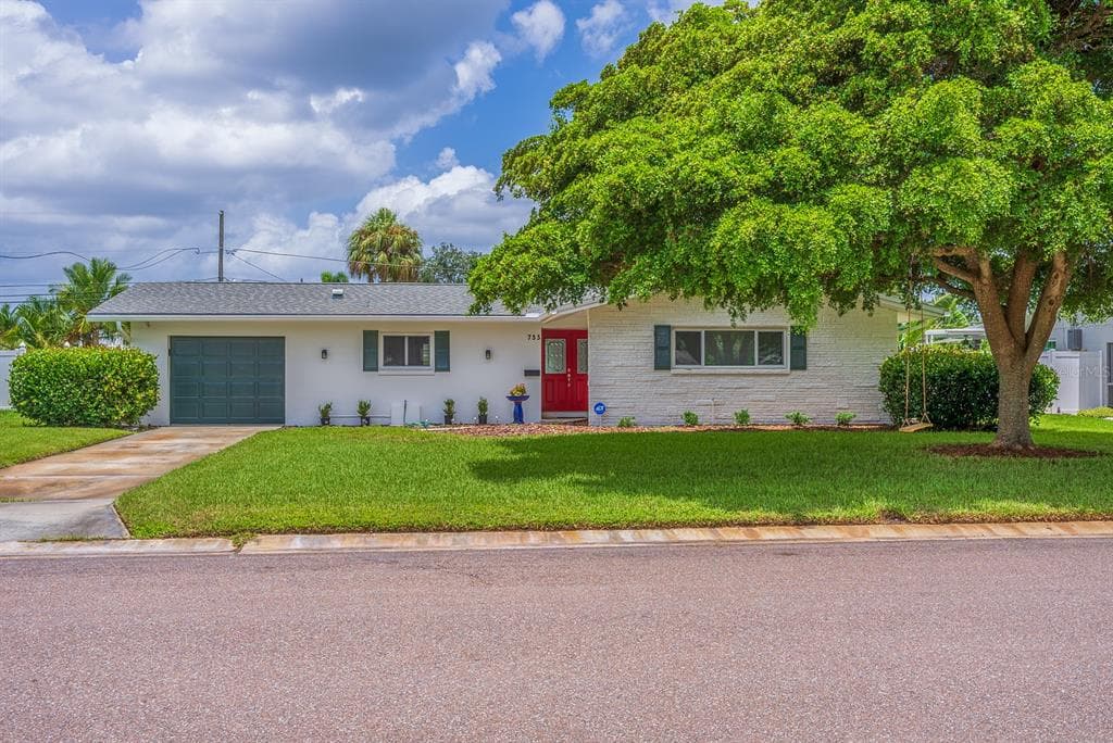755 44TH AVENUE NE ST PETERSBURG, FL 33703