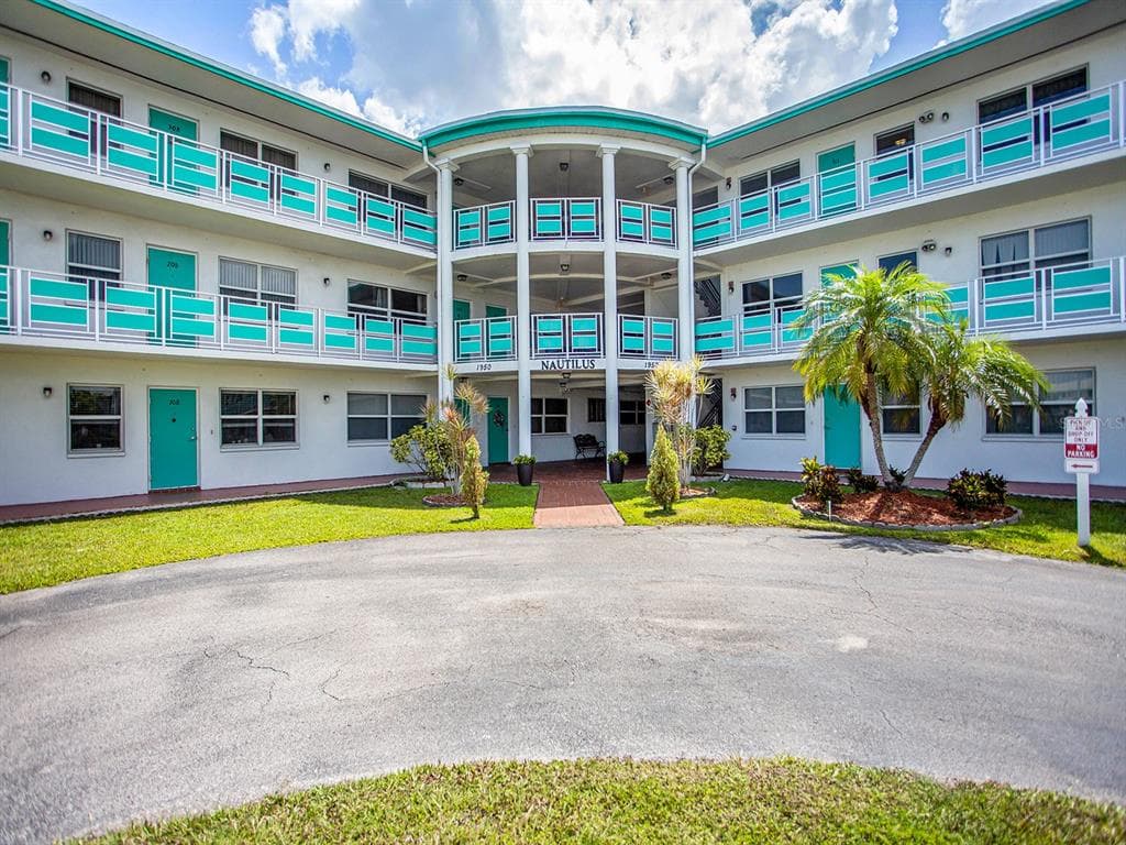 1950 59TH AVENUE N UNIT 311 ST PETERSBURG, FL 33714