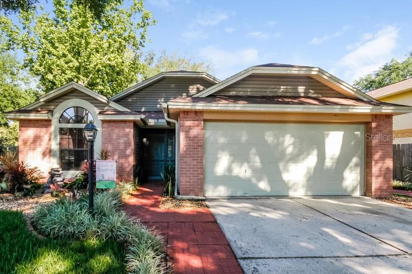 1604 SPINNING WHEEL DRIVE LUTZ, FL 33559