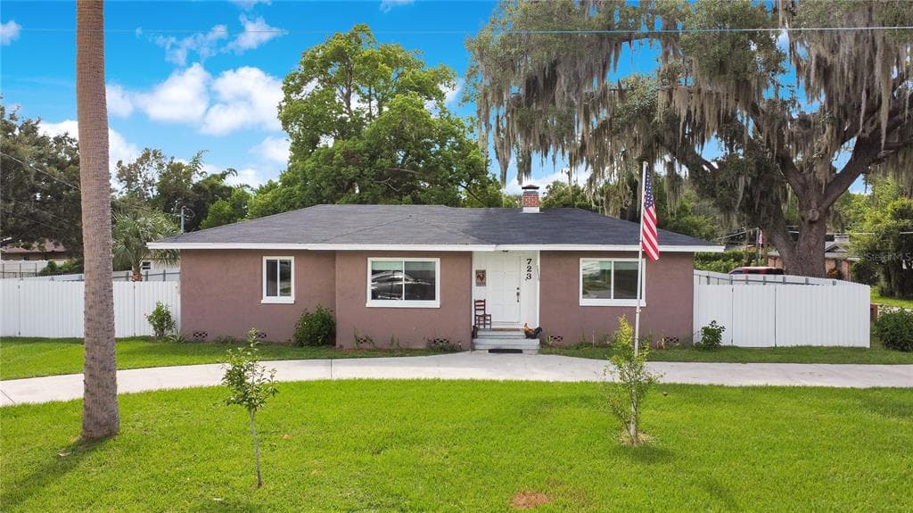 723 N ROCKINGHAM AVENUE TAVARES, FL 32778