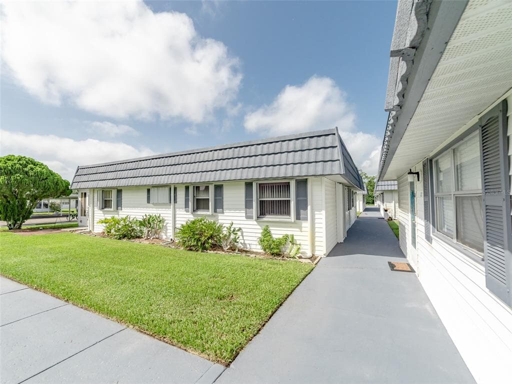 205 ANDOVER PLACE N UNIT 113 SUN CITY CENTER, FL 33573