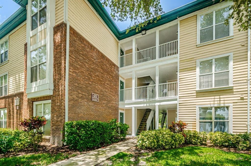 4211 CHATHAM OAK COURT UNIT 119 TAMPA, FL 33624