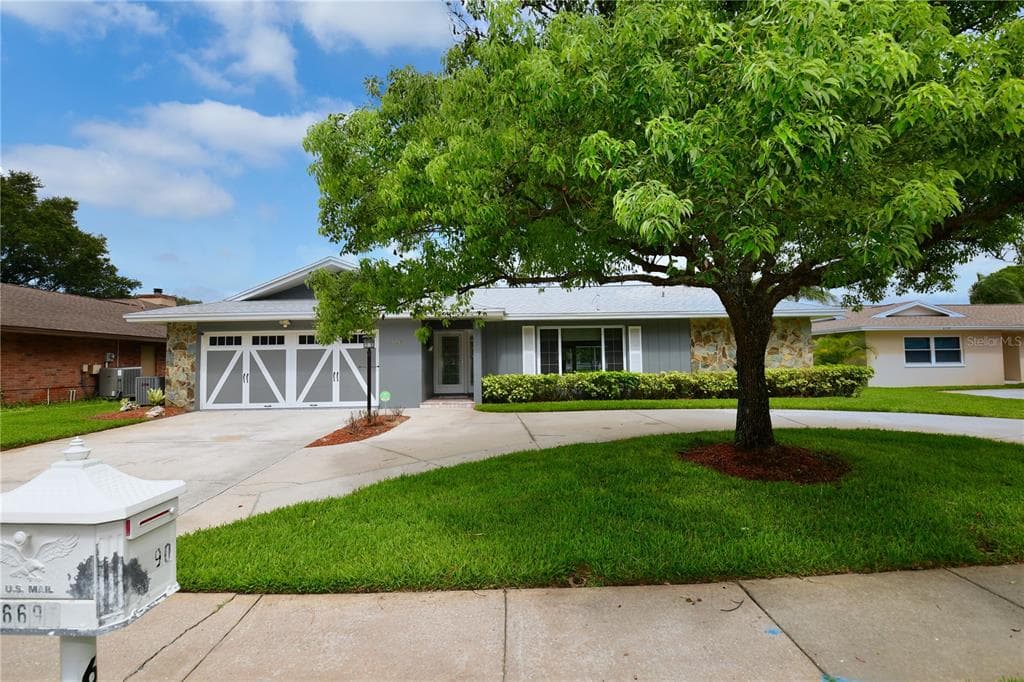 6690 BURNING TREE DRIVE SEMINOLE, FL 33777