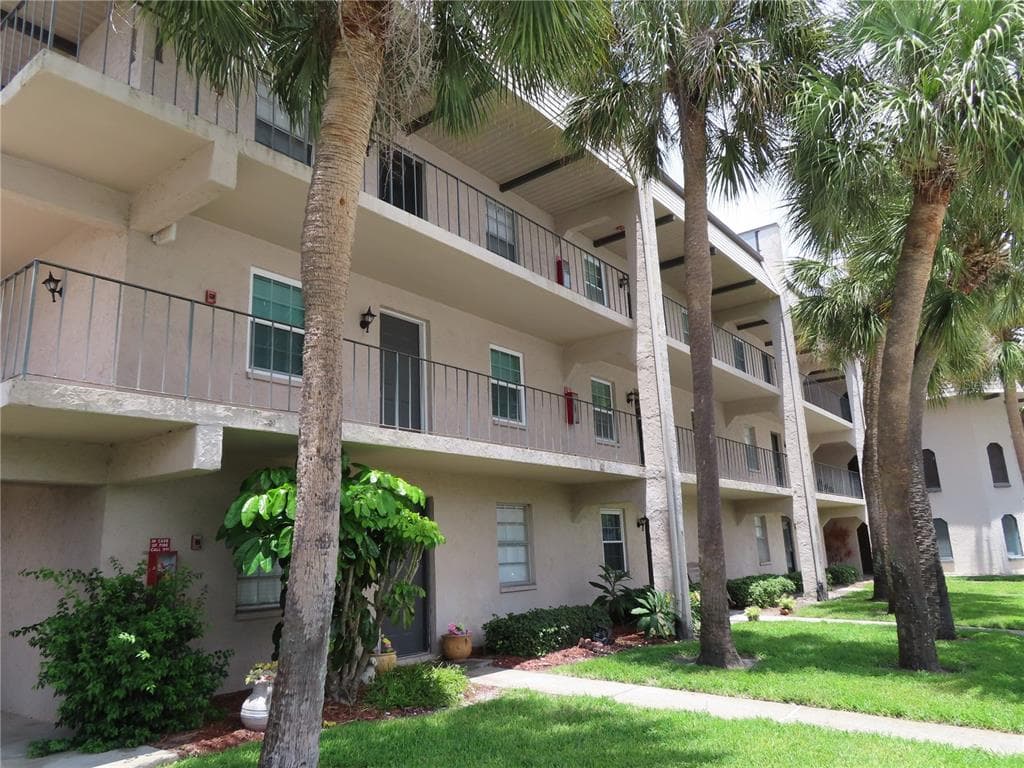 8693 BARDMOOR BOULEVARD UNIT 205B SEMINOLE, FL 33777