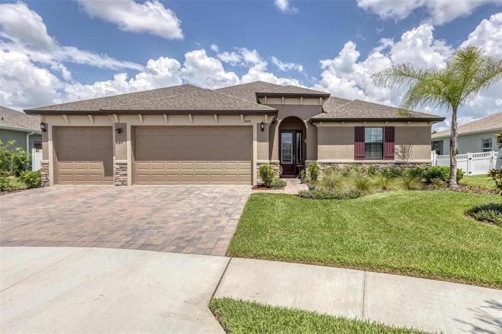 809 BELLA VERDE PLACE