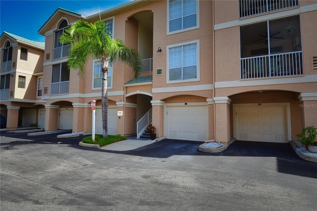 5106 BAY CLUB CIRCLE