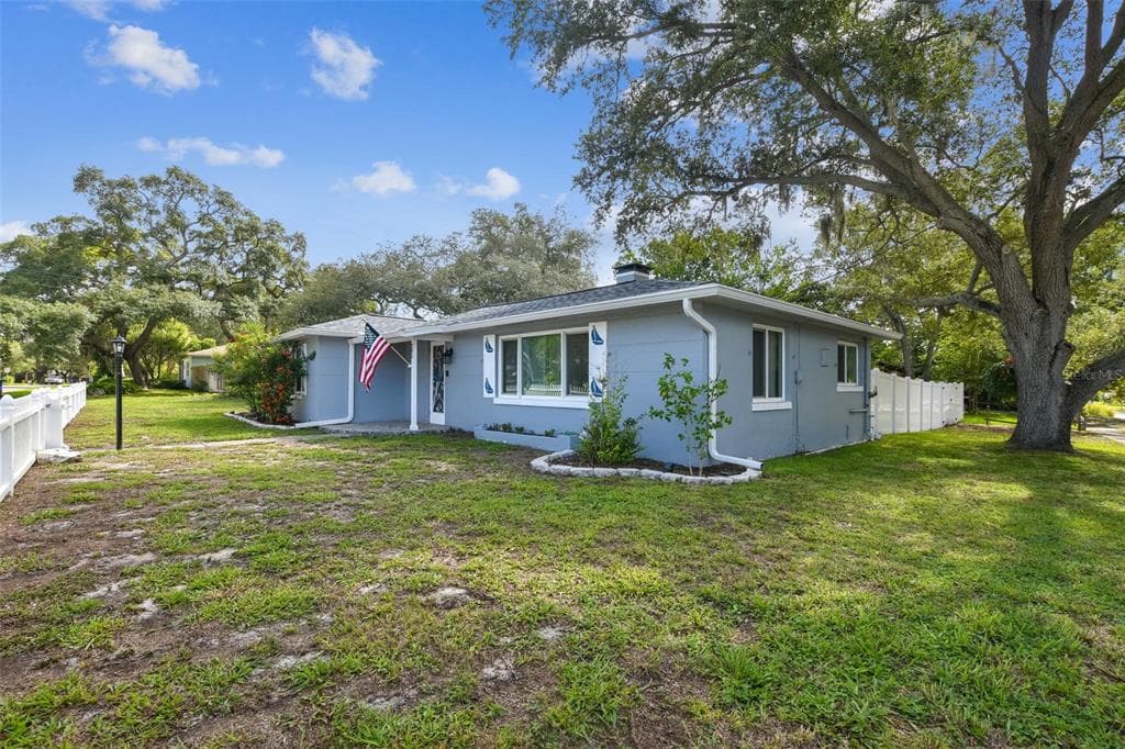 205 VINCENT STREET CRYSTAL BEACH, FL 34681