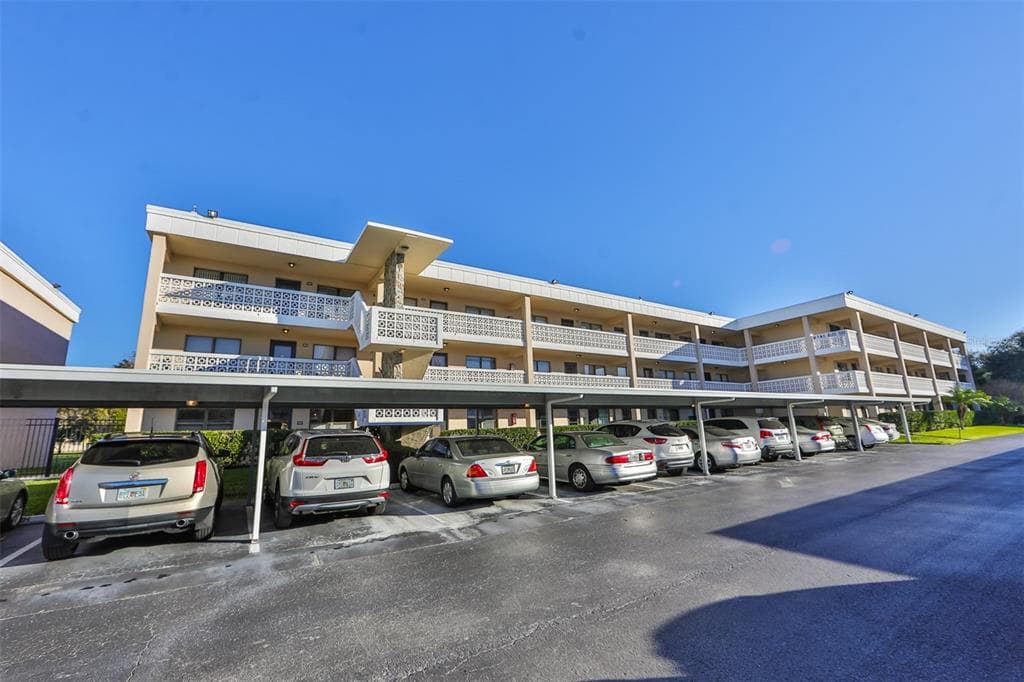 4920 LOCUST STREET NE UNIT 301 ST PETERSBURG, FL 33703