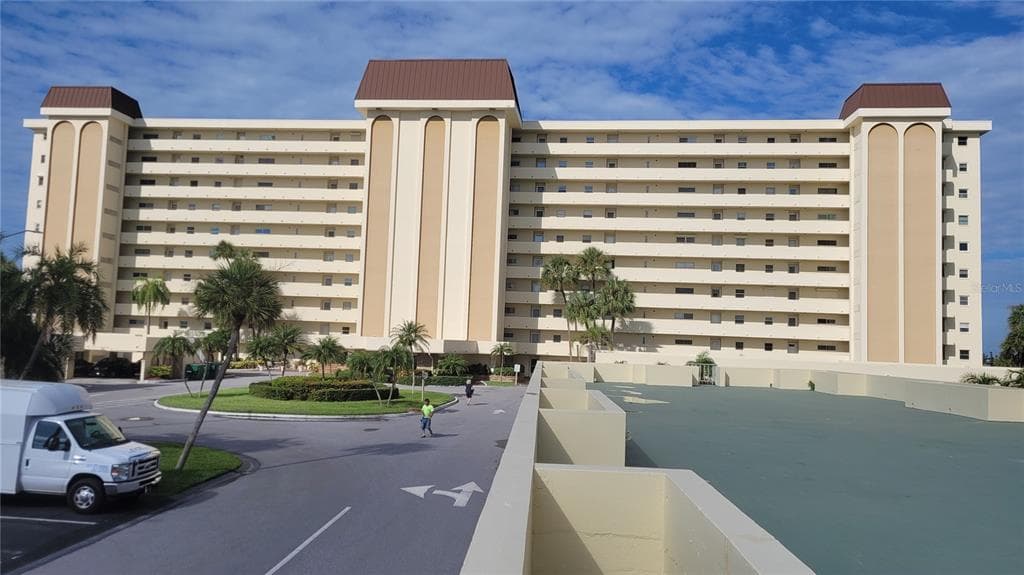 4750 COVE CIRCLE UNIT 110 ST PETERSBURG, FL 33708