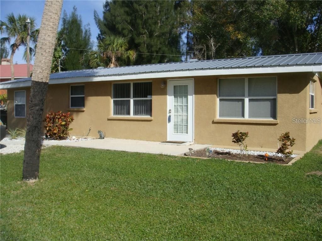 1911 45TH STREET COURT E BRADENTON, FL 34208