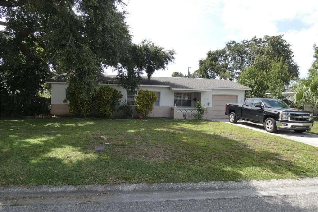 6611 KENT DRIVE N ST PETERSBURG, FL 33702