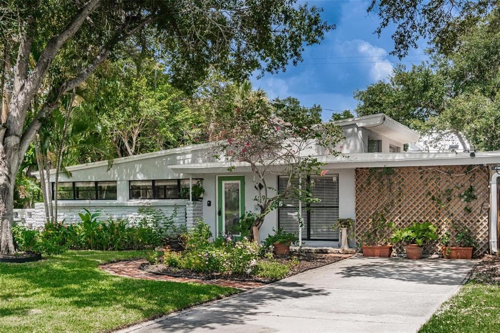 489 W DAVIS BOULEVARD TAMPA, FL 33606