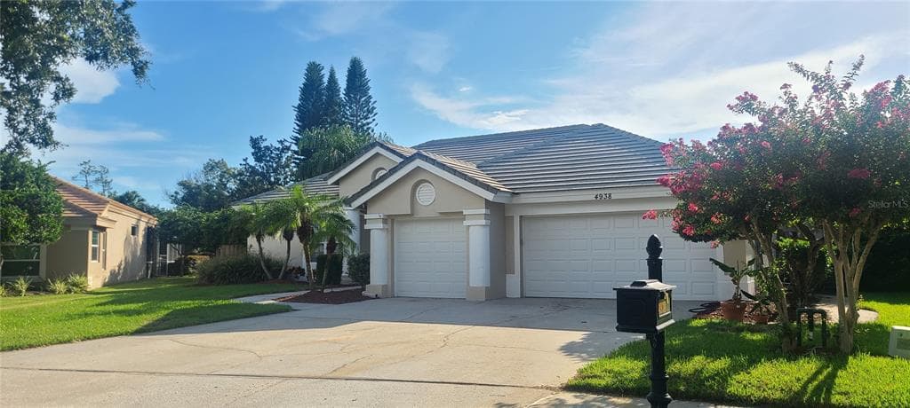4938 POINTE CIRCLE