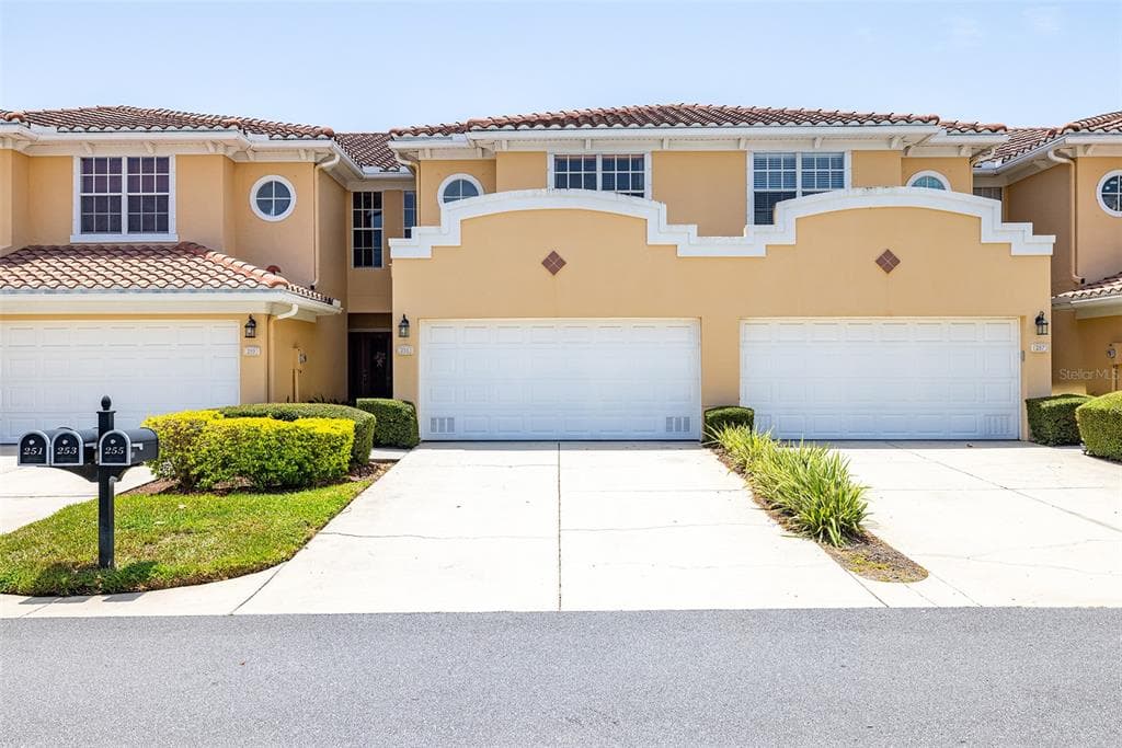 255 VALENCIA CIRCLE ST PETERSBURG, FL 33716