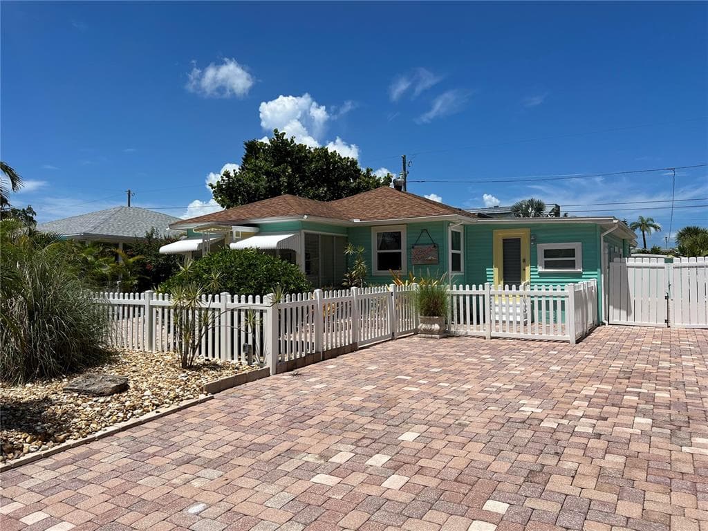 3041 DUPONT STREET S