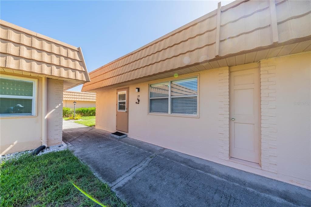 1801 BEDFORD LANE UNIT 29 SUN CITY CENTER, FL 33573