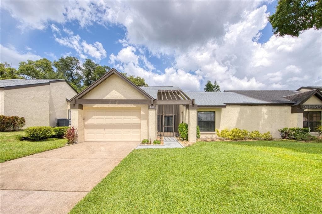 901 SUTTON PLACE PALM HARBOR, FL 34684