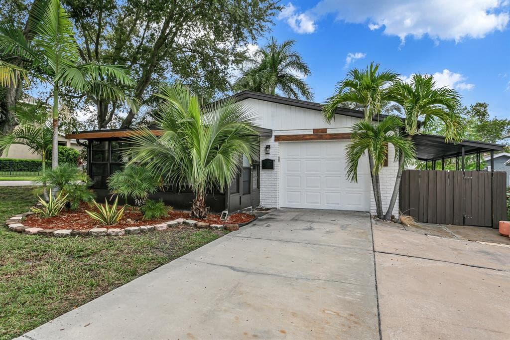 667 33RD AVENUE N ST PETERSBURG, FL 33704