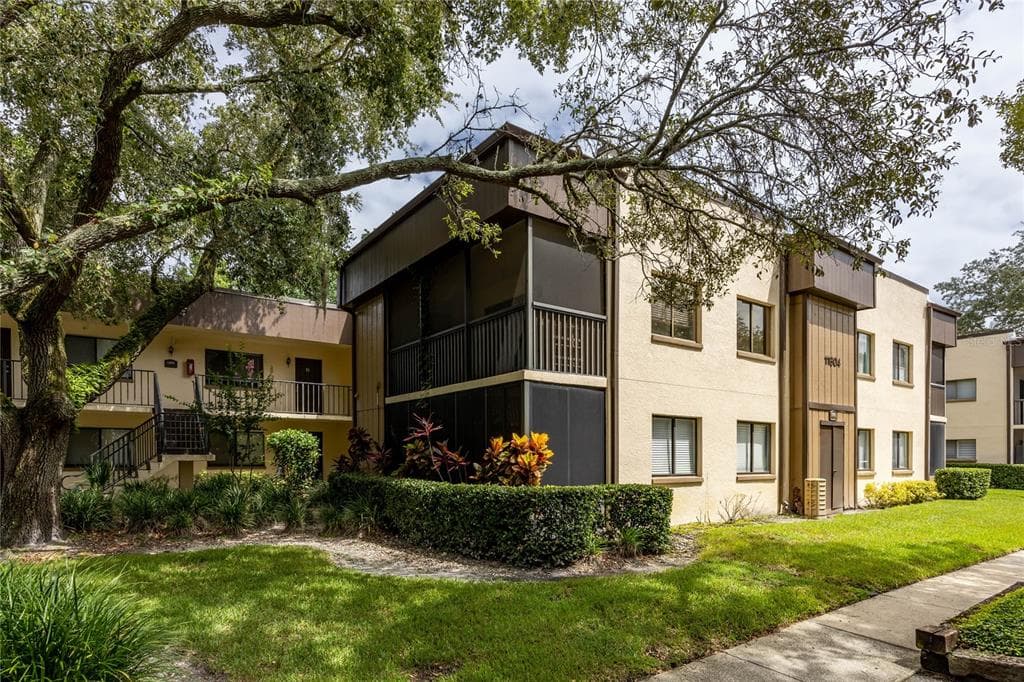 11804 RAINTREE LAKE LANE UNIT D TAMPA, FL 33617