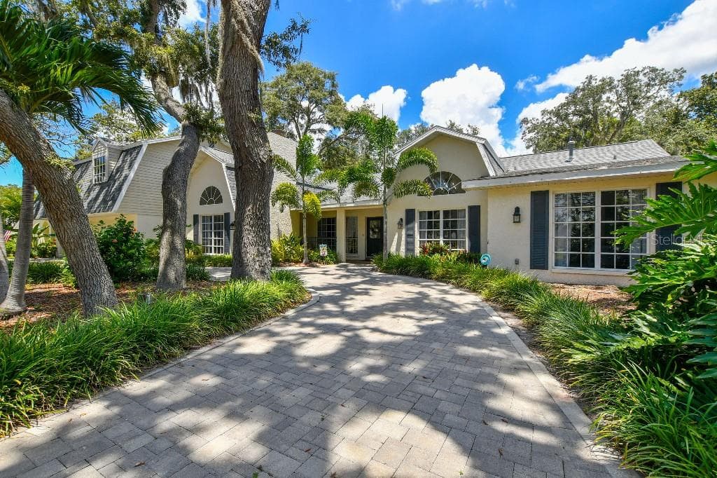 1570 MICHIGAN BOULEVARD DUNEDIN, FL 34698