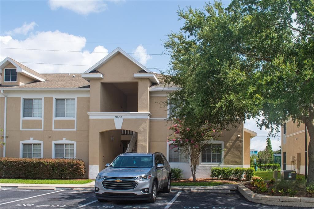 9606 SEADALE COURT UNIT 101 RIVERVIEW, FL 33578