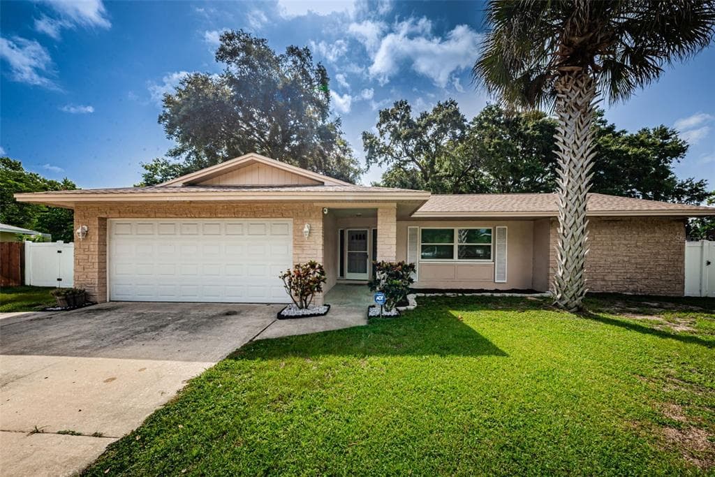 2381 ROBYN COURT DUNEDIN, FL 34698