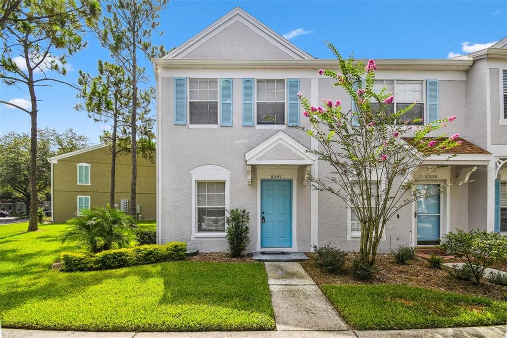 8541 HUNTERS KEY CIRCLE TAMPA, FL 33647