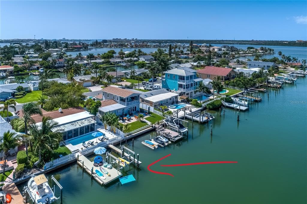 559 LILLIAN DRIVE MADEIRA BEACH, FL 33708